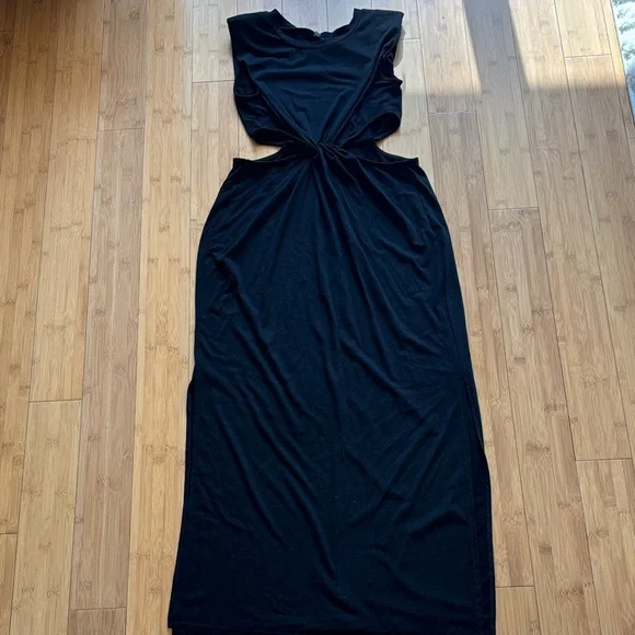 Elegant Black Cut-Out Maxi Dress - Picture 1 of 4